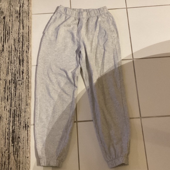 Woman’s  Gray Sweatpants - Picture 1 of 2